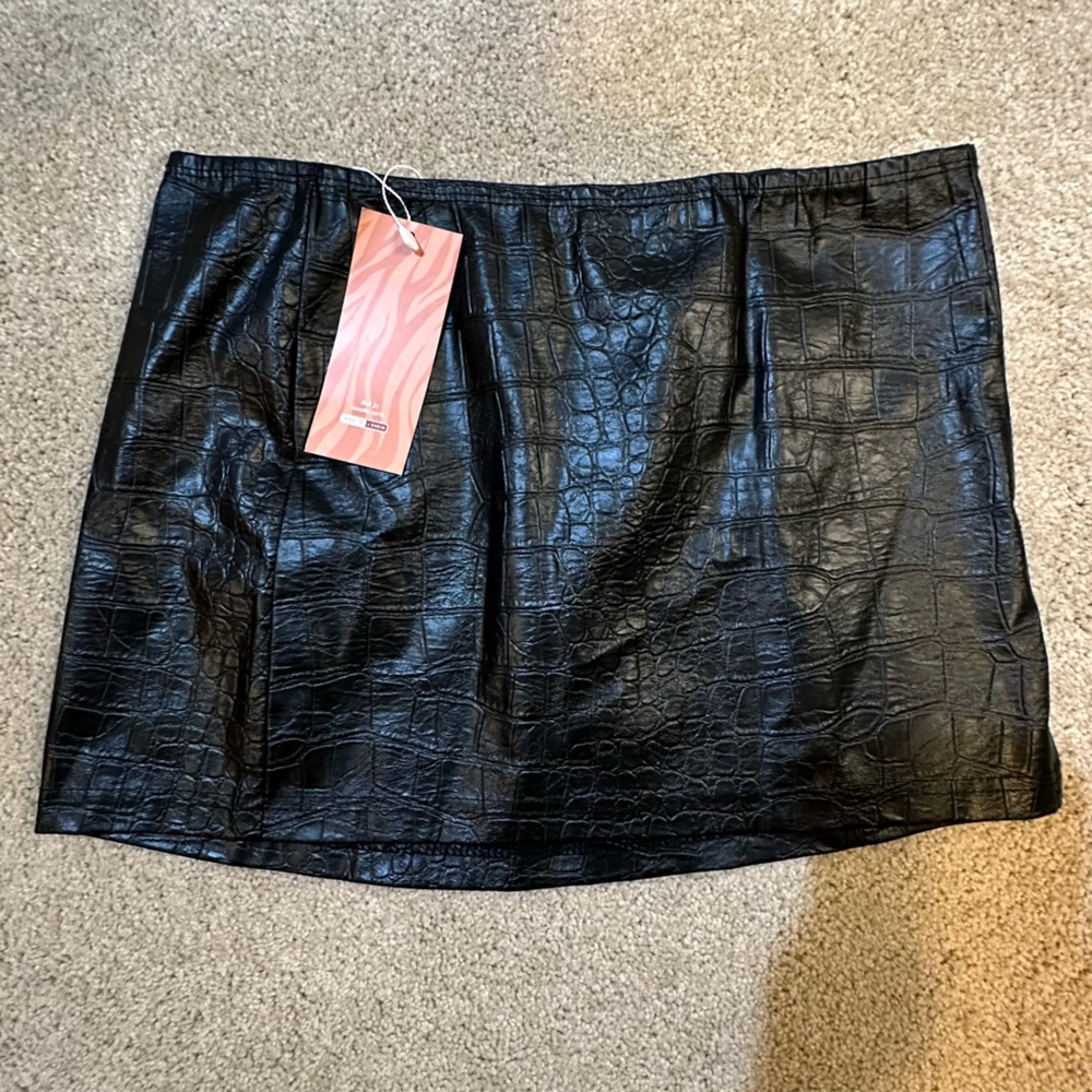 NWT SHEIN Faux Croc Leather Mini Skirt 🖤